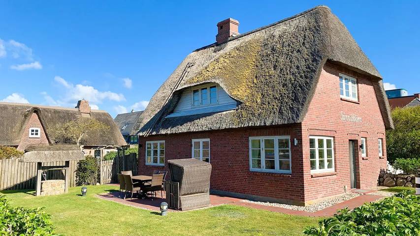 Vacation rental for 6 people, with yard and sauna, with pets in Westerland