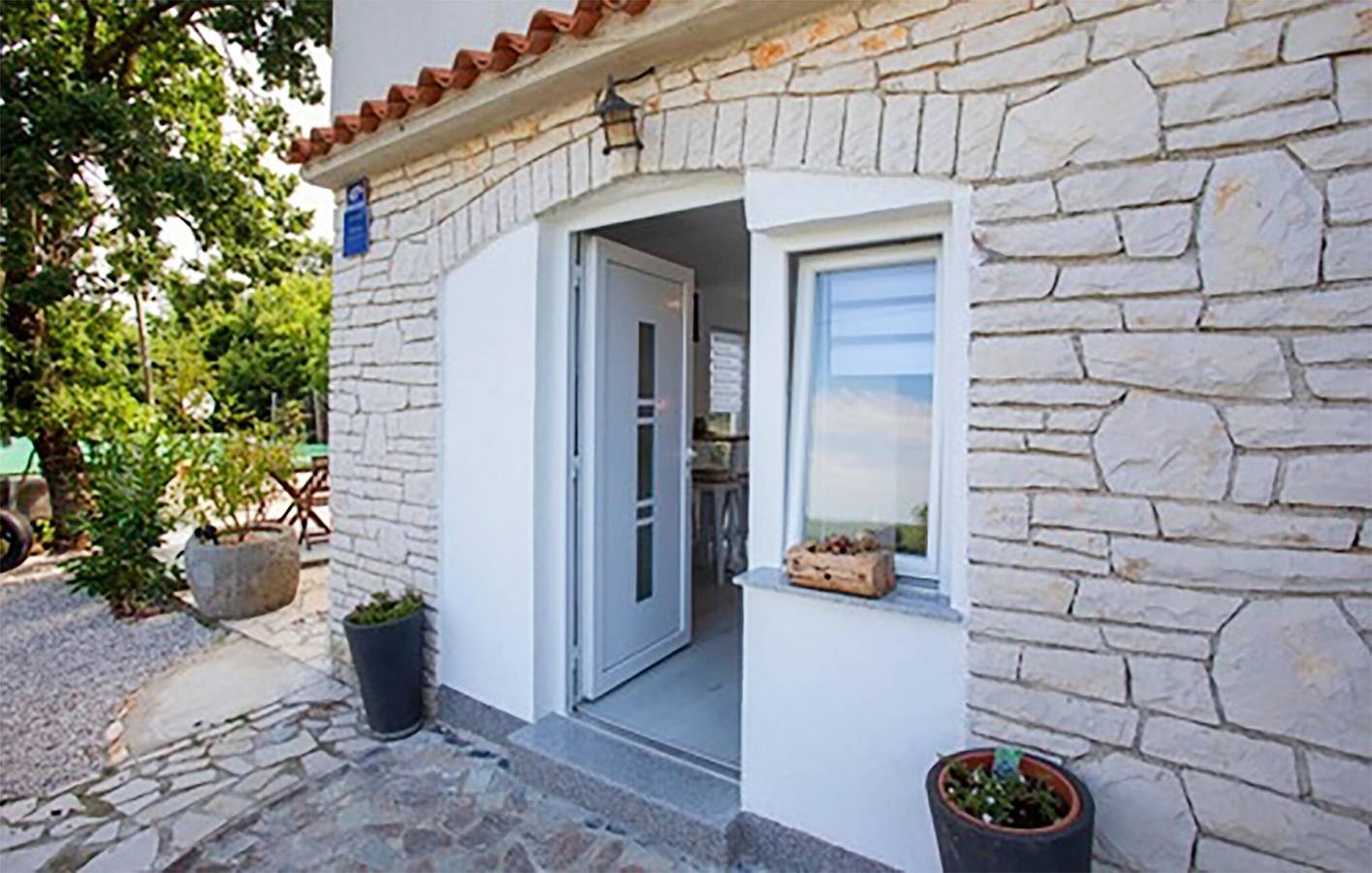 Appartement de vacances entier, Appartement confortable avec terrasse, Wi-Fi et parking près du centre Ripenda in Ripenda, Côte Est de l'Istrie