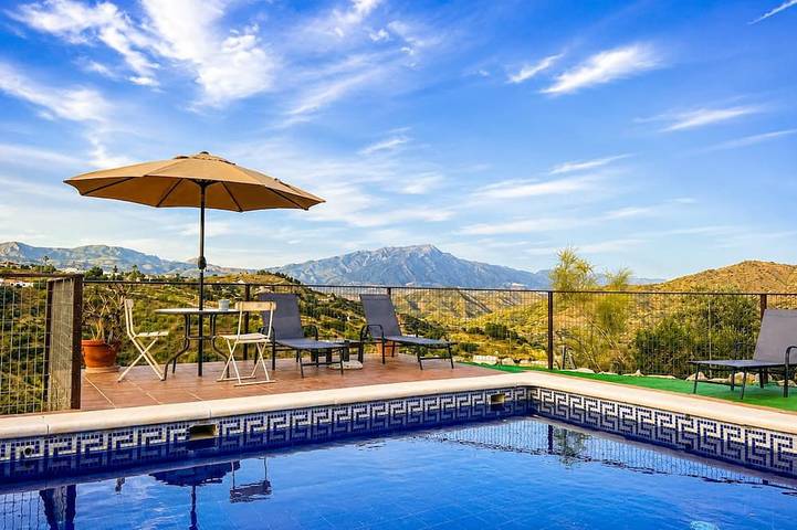 Gîte pour 12 personnes, avec terrasse et jacuzzi - 1