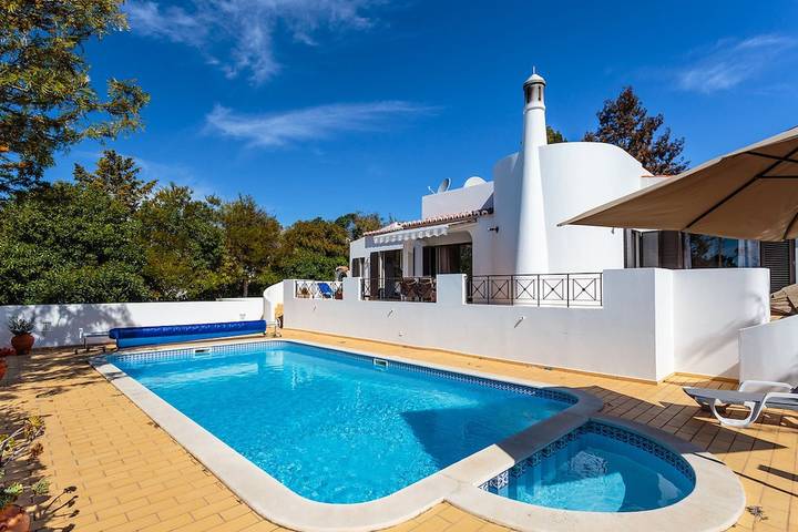 Villa for 6 people, with balcony and garden in Carvoeiro