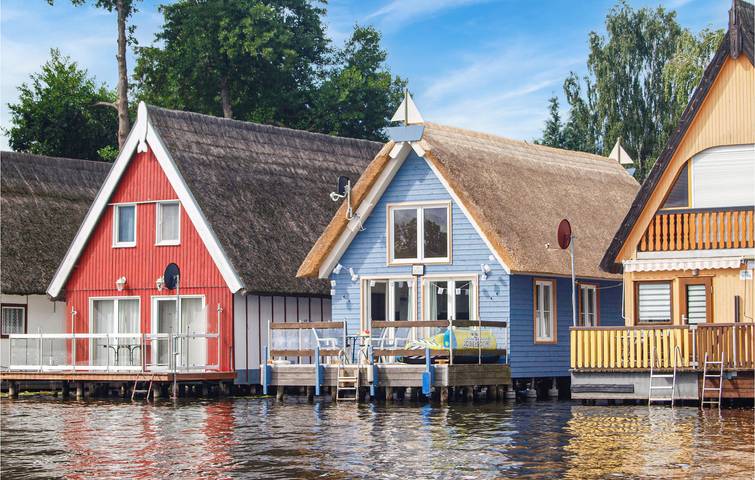 Ferienhaus für 4 Personen, mit Terrasse und Garten sowie Sauna und Seeblick in Mirow - 2