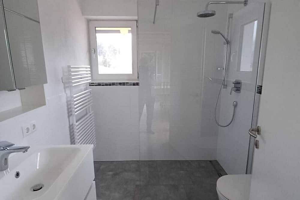 Ganze Wohnung, Skikursgutschein von 100 Euro für jedes Kind, gleich neben der Skipiste, ruhig in Tuxer Alpen, Kolsassberg