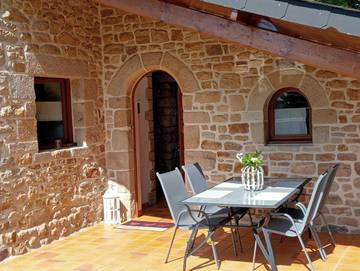 Gîte pour 9 personnes, avec jardin à Mégrit