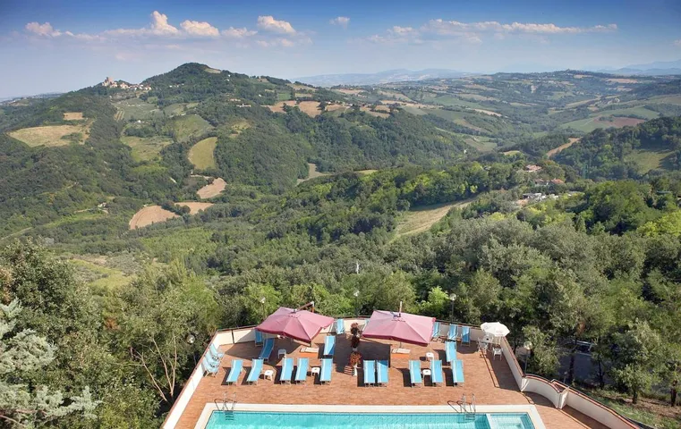 Hotel per 3 persone, con giardino e piscina nonché panorama - 1