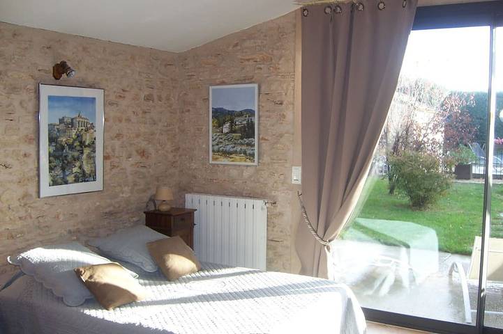 Location de vacances pour 12 personnes, avec terrasse et jardin à Joucas - 2