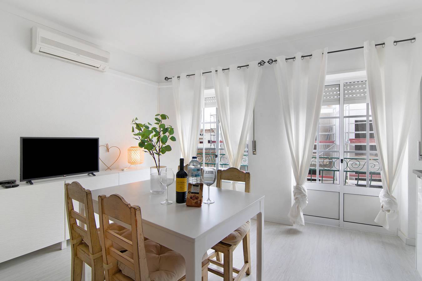 Entire apartment, Apartment 'Tavira Light and Cozy' with Balcony, Wi-Fi and Air Conditioning in Tavira, Parque Natural da Ria Formosa