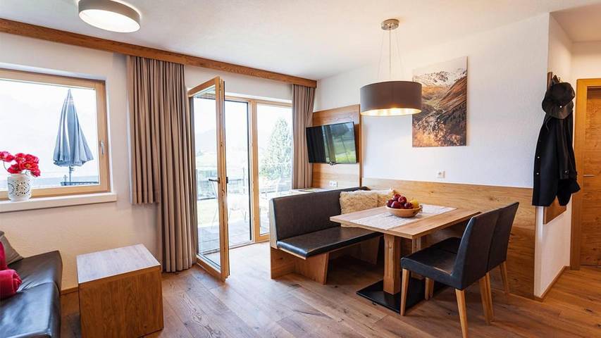 Ferienwohnung für 4 Personen, mit Balkon und Terrasse sowie Garten und Sauna
