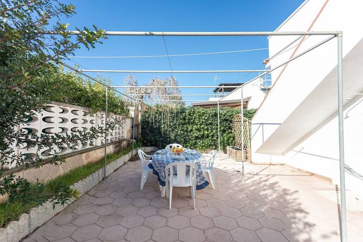 Location de vacances pour 7 personnes, avec jardin à Taviano - 4