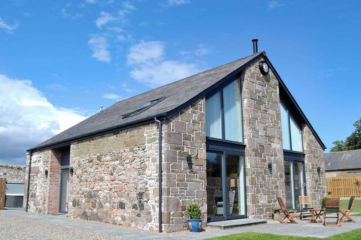 Cottage for 8 people, with garden and hot tub, with pets in Scotland