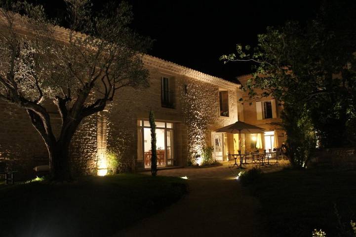 Gîte pour 2 personnes, avec sauna et piscine ainsi que jardin et jacuzzi à Collias - 4