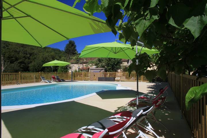 Gîte pour 10 personnes, avec jacuzzi et jardin