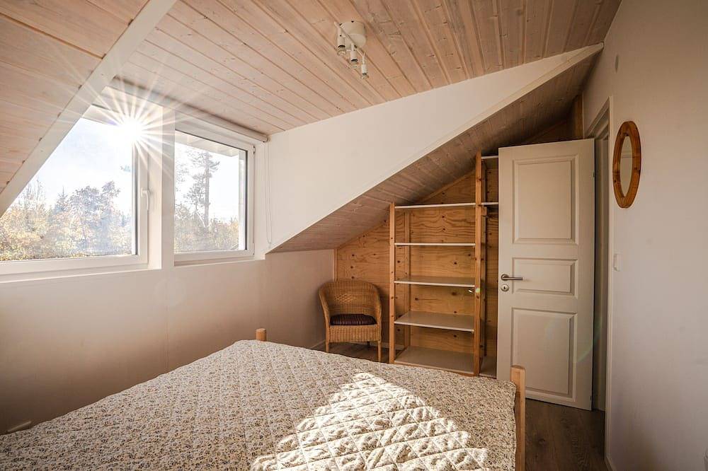 Sonniges Schwedenhäuschen umgeben von Wald & Stille in Mellerud, Vänern