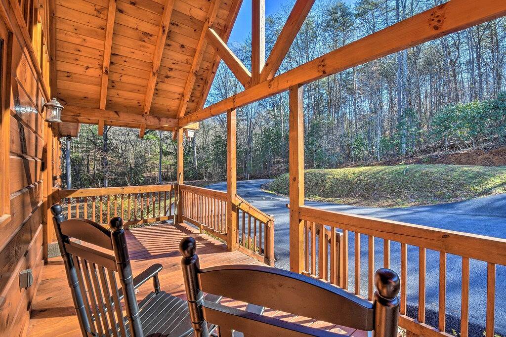 Private Cabin w/ Furnished Porch on < 3 Acres! in Chattahoochee National Forest