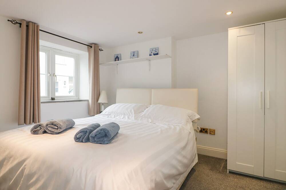 The Blue House, family friendly, with open fire in Tintagel in Tintagel, Pentire Point - Widemouth