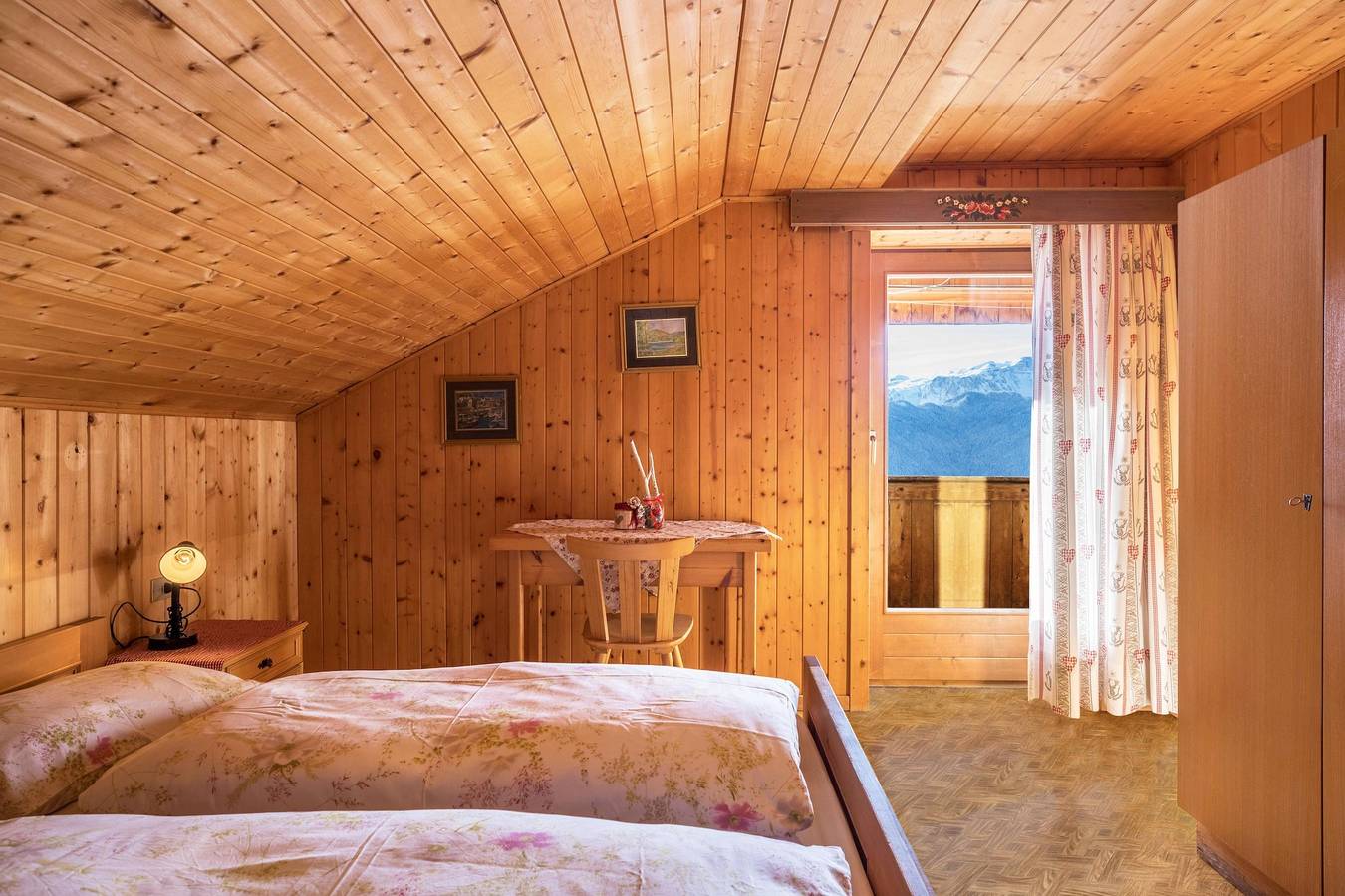 Apartamento entero, Vacaciones en Farmyard Rosshof - Apartamento Ático Mansardato con Wi-Fi y balcón in San Martino in Badia, Dolomiti Superski
