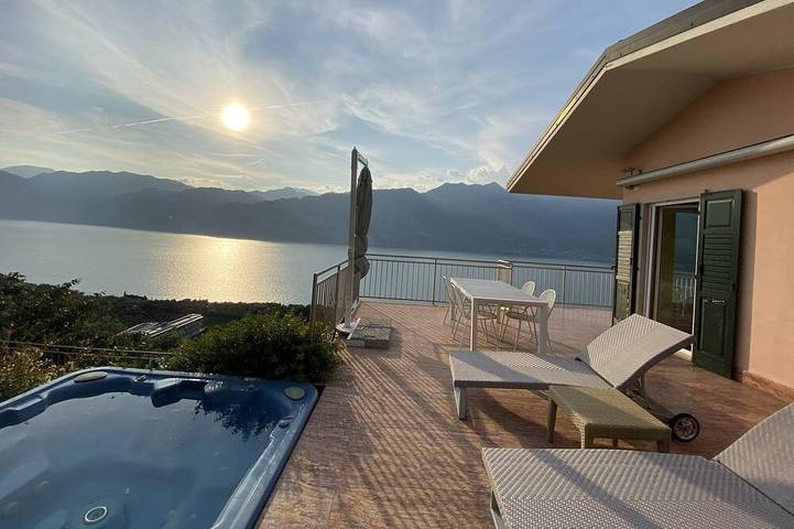 Ferienhaus für 6 Personen, mit Whirlpool und Garten sowie Balkon in Malcesine