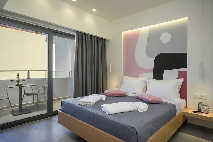 Apartamento entero, Athina Suite 1 dormitorios 1 baño con piscina al aire libre Platanias, Chania in Platanias, Region de Chania