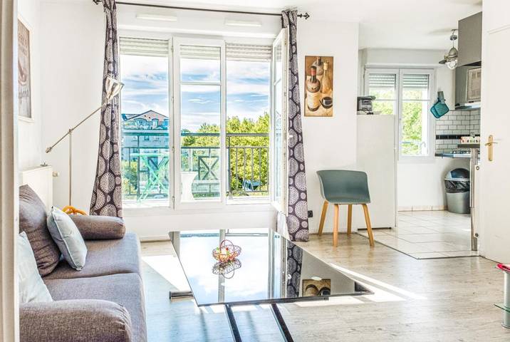 Location de vacances pour 12 personnes, avec Terrasse à Bussy-Saint-Georges