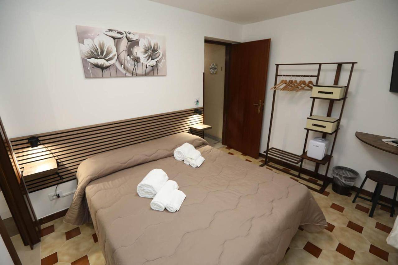 Single Room with Private Bathroom in Salemi, Provincia di Trapani