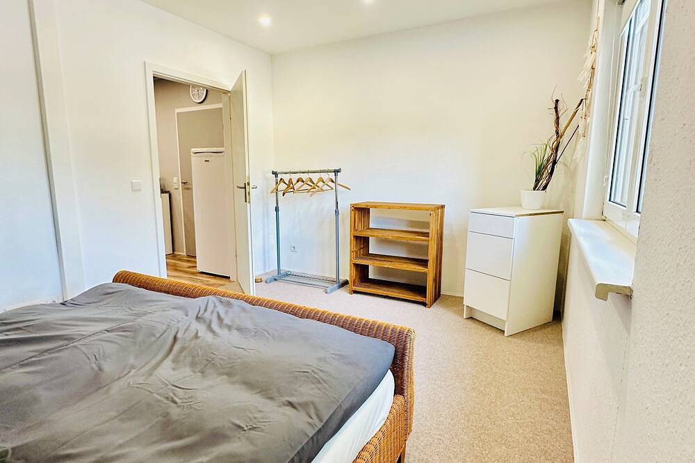 Ganze Wohnung, Helle große Ferienwohnung mit Balkon & Klimaanlage am Langer See in Prieros in Prieros, Heidesee