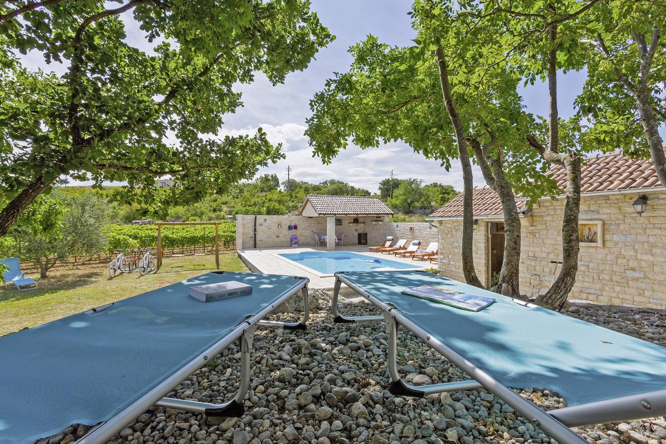 Ferienhaus Maslina * ruhige Lage, 2000 m2 Garten, privater Pool, Wlan in Grad Benkovac, Zadar