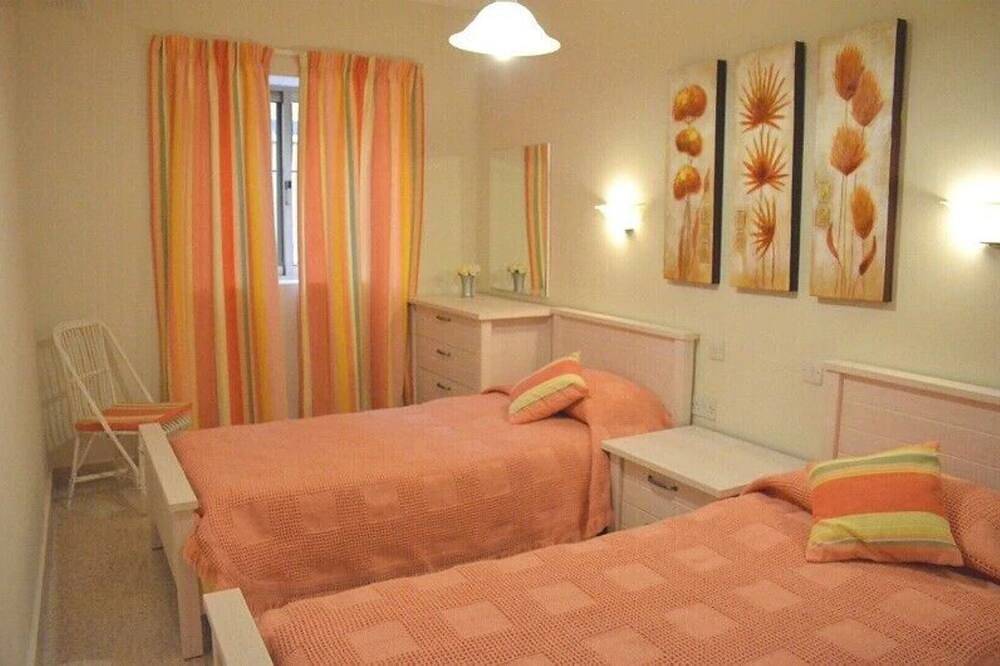 Hel lejlighed, Villa Margherita Unit 1, with a large Pool, patio, and spacious outside spaces. in il-Mellieha, Mellieha