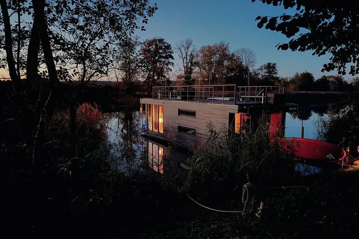 Erholung auf dem Wasser! 50qm Luxus-Hausboot mitten in der Natur des Oderbruchs in Bralitz, Bad Freienwalde