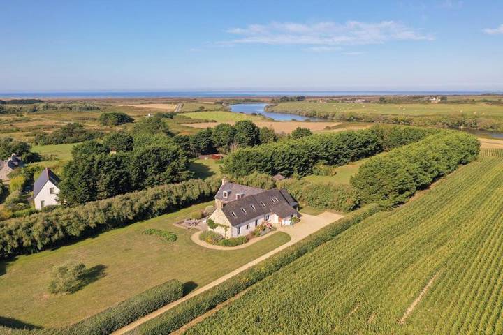 Location de vacances pour 6 personnes, avec vue ainsi que sauna et jardin, animaux acceptés dans Plage Tronoën - 3
