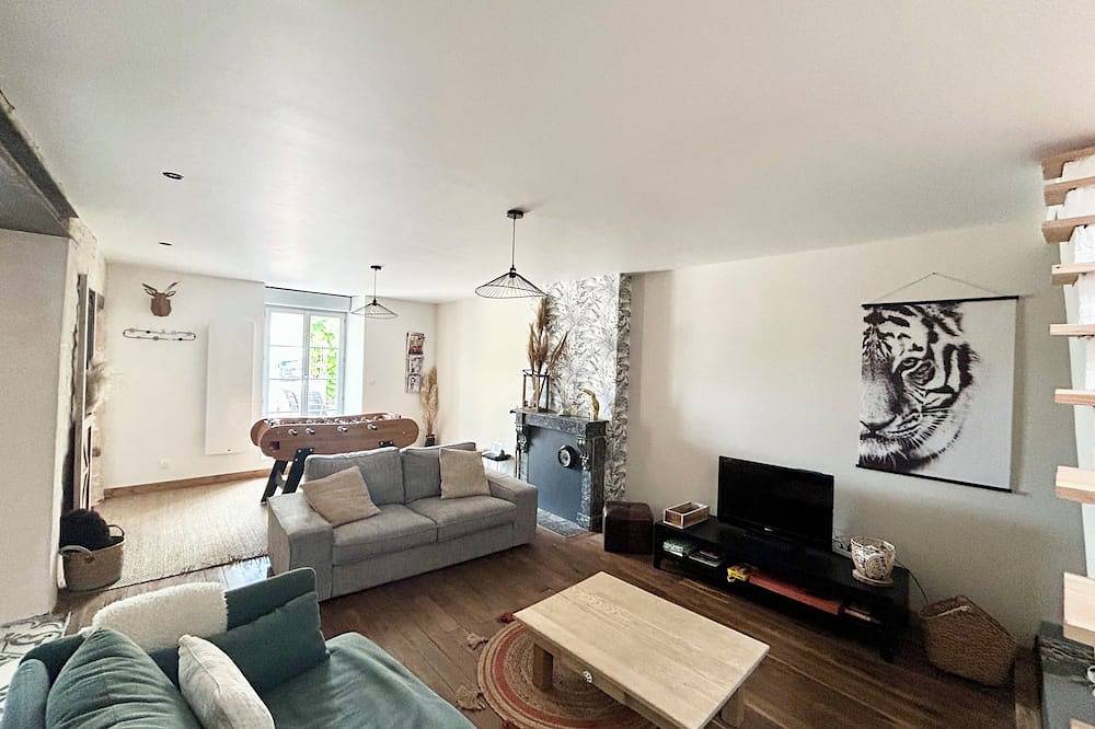 Gîte 8 pers La maison de J. in Chaumont, Alto Marne