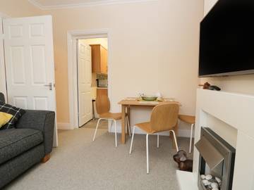 Log Cabin for 4 People in Lancashire, Photo 3
