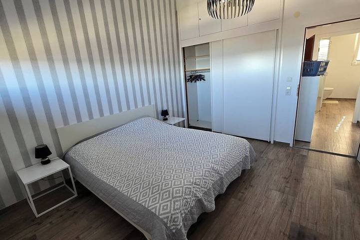 Ganze Wohnung, Moderne Ferienwohnung mit bezaubernder Seesicht in Gaienhofen, Untersee