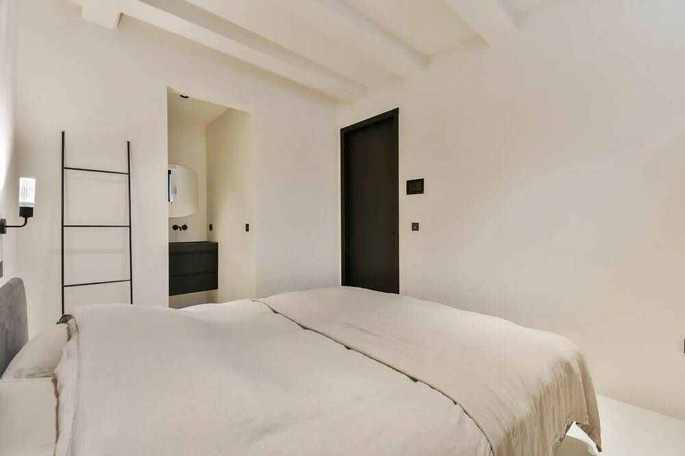 Entire apartment, Iconic Luxurious Canal House in Famous Amsterdam Canal District | Boutique Stay! in Dutch Coast