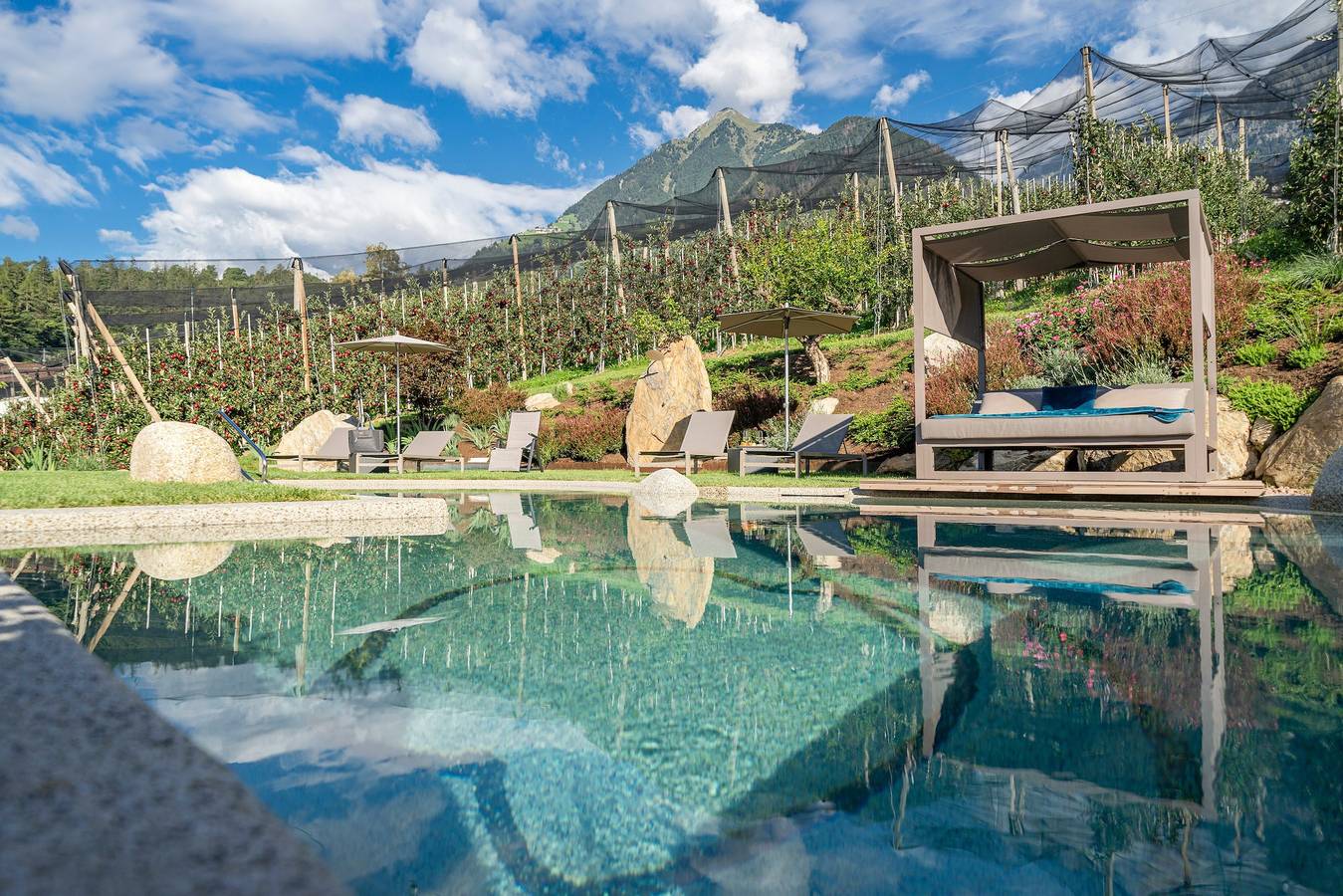 Appartamento intero, Appartamento "Feldhof Apfeloase" con piscina di acqua salata, prato panoramico e balcone in Caines, Val Passiria