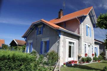 Gîte pour 8 personnes, avec jardin et terrasse à Lévignacq