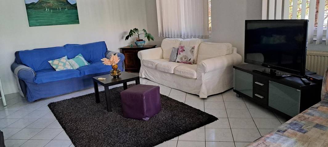 Ferienwohnung für 7 Personen, mit Balkon und Terrasse sowie Garten und Seeblick in Fonjod