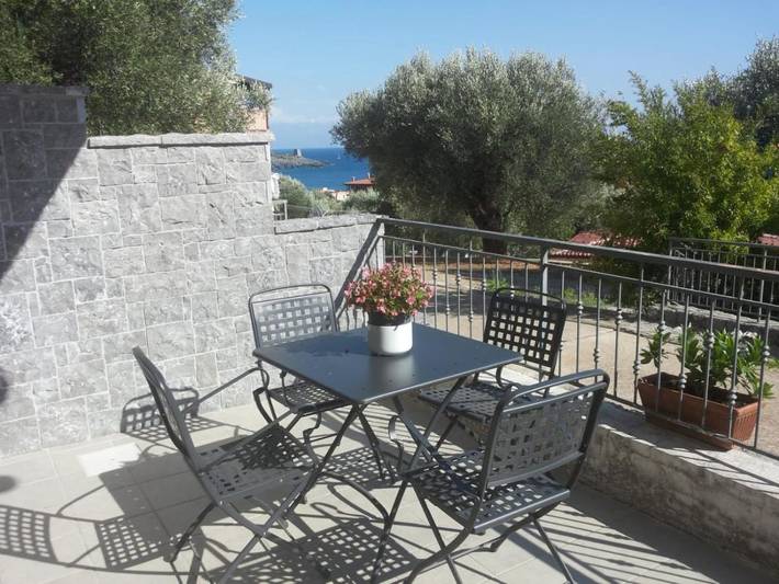 Appartamento vacanze per 4 persone, con Balcone e Terrazza nonché Giardino e Panorama a Marina di Camerota