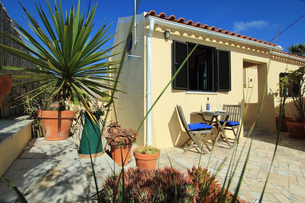 Eigener Garten & Grill, 5 Min zu Fuß zum Strand, Praia das Maçãs, Sintr in Praia das Maçãs, Colares