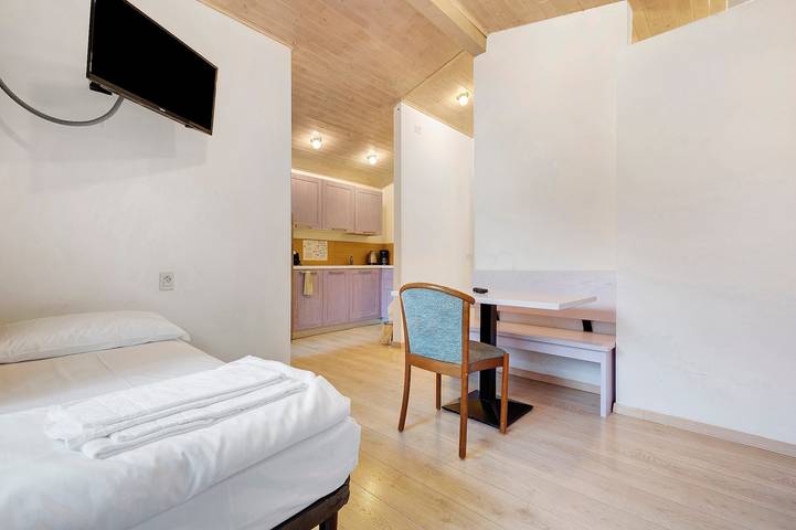 Appartamento intero, Appartamento 'Bungalow Pit Stop' con vista lago, Wi-Fi e aria condizionata in Brenzone, Prealpi Gardesane
