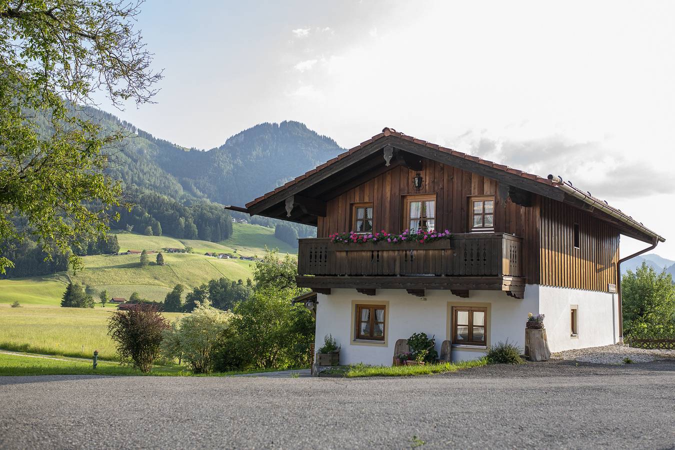 Schifterhof Ruhpolding - Ferienwohnung Bauernhof Südbalkon 36qm, Kochni., 1 Schlaf- und 1 Wohnzimmer in Ruhpolding, Bayerische Alpen