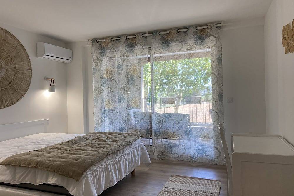 Appartement entier, T2 bis canal du midi terrasse piscine in Homps, Région de Narbonne