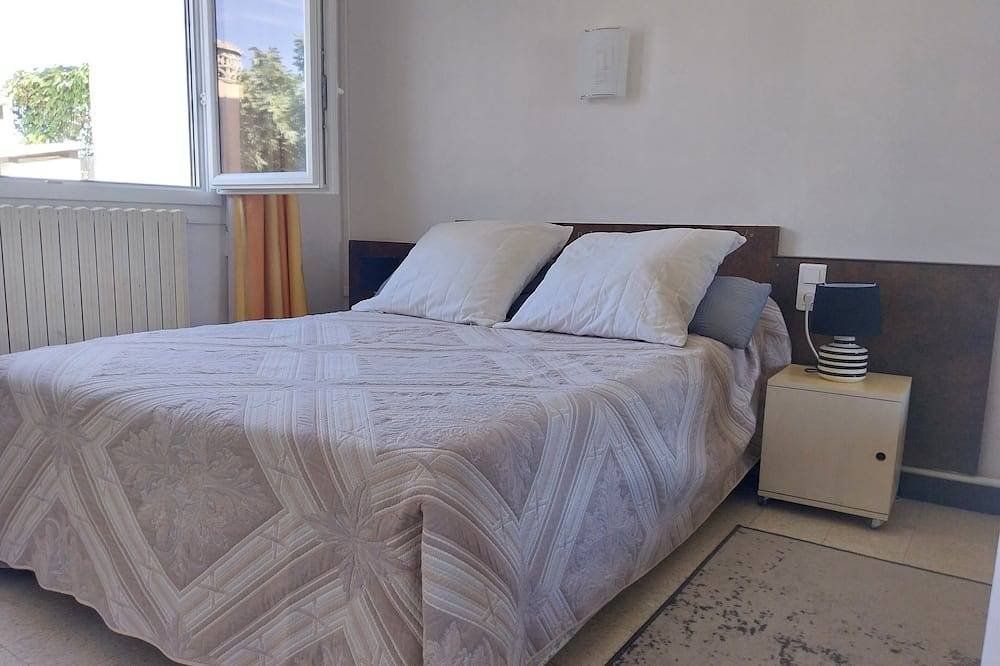 Casa con aire acondicionado, bien equipada, terraza, jacuzzi, jardín tranquilo, cerca de todo. in Le Grau-du-Roi, Côte d'Améthyste