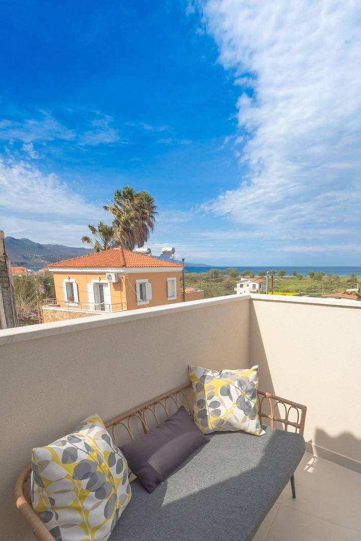 Feriehus for 4 personer, med sjøutsikt og utsikt i tillegg til balkong / terrasse i Platanias Kommune