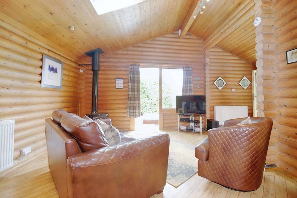 Tamarisk - 5 Star - Pet Friendly - Hot Tub - Scandinavian Log Cabin in Yorkshire del Oeste