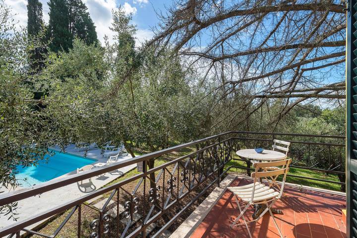 Room 'Acqua' with Shared Pool, Communal Garden and Wi-Fi in Fucecchio, Florence Province