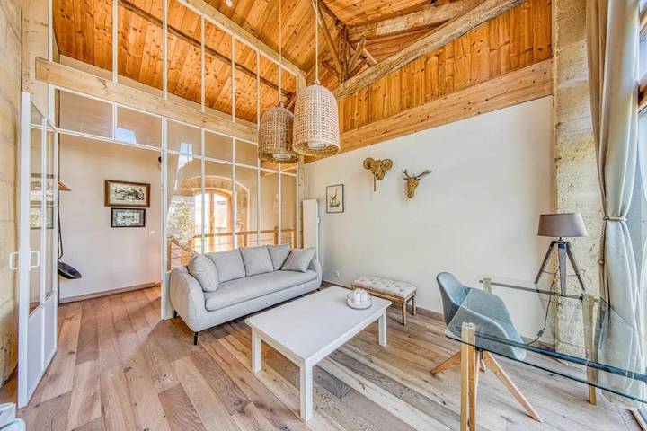 Location de vacances pour 4 personnes, avec piscine ainsi que vue et jardin à Lamarque - 2