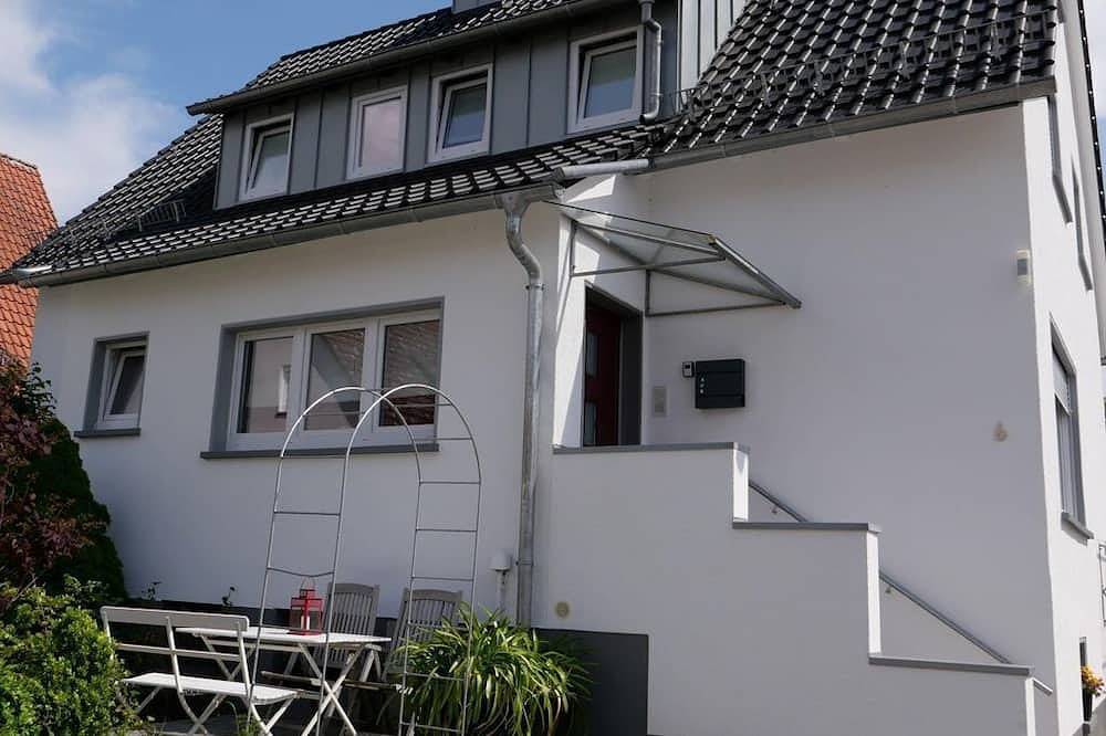 Ganze Wohnung, Ferienwohnung Blumengarten - Appartement/Fewo, Dusche oder Bad, Wc, neuwertig in Marburg, Landkreis Marburg-Biedenkopf