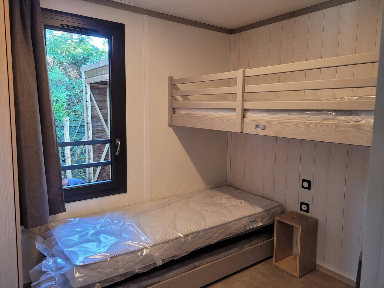 Chalet 2 chambres sur domaine sécurisé avec piscine couverte. in Guérande, Côte de Jade