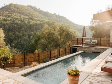Cottage pour 2 personnes, avec piscine et sauna ainsi que vue et jardin, animaux acceptés à Apricale
