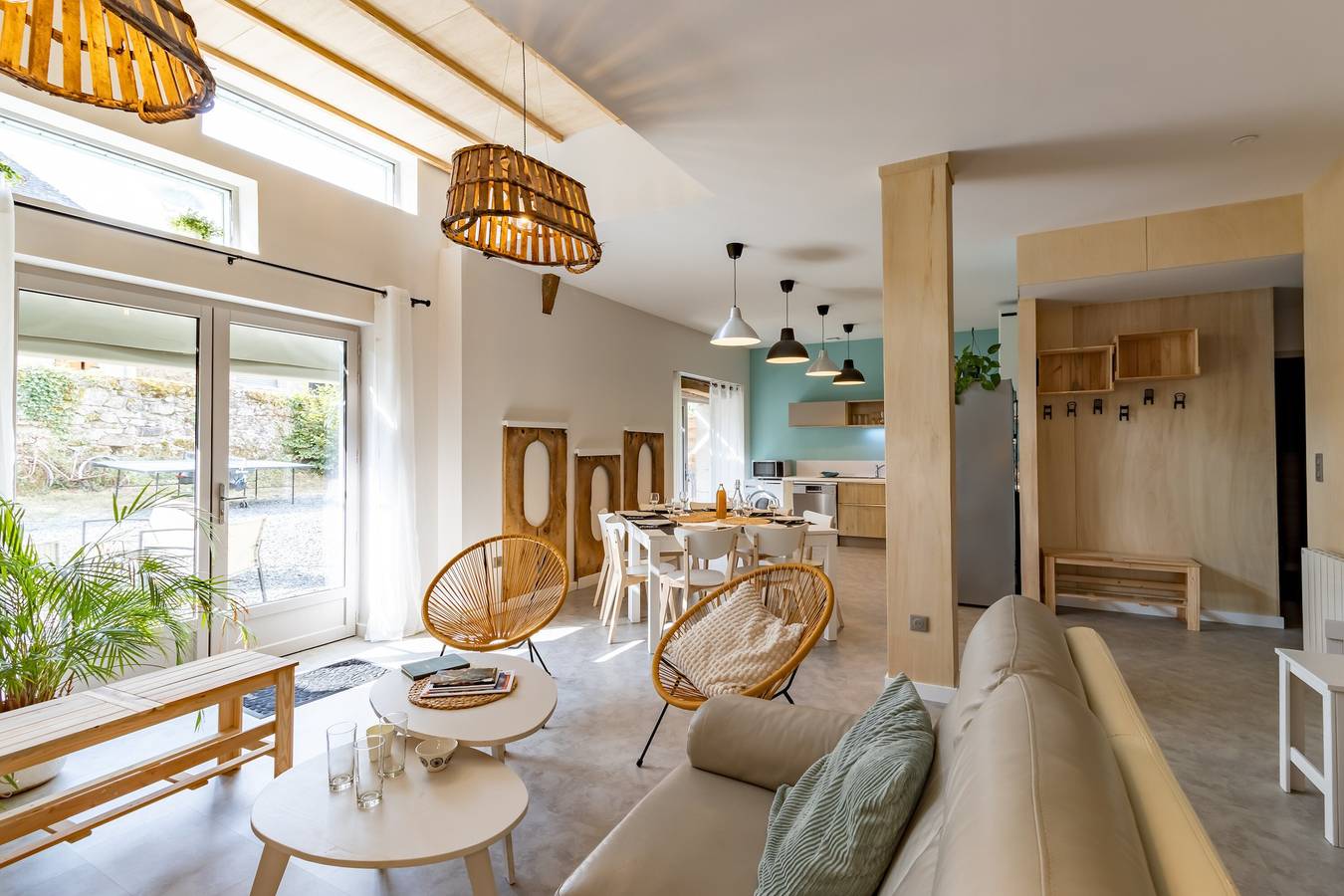 Maison 'La Grange Du Vallon D'estivaux' avec vue sur lac, piscine partagée et Wi-Fi in Estivaux, Région de Brive-la-Gaillarde