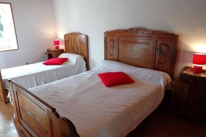 Gîte pour 8 personnes, avec jardin et sauna à Saint-Juire-Champgillon - 4